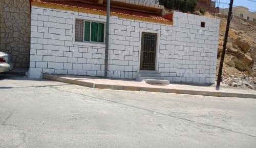 Apartment With Shared Bathroom