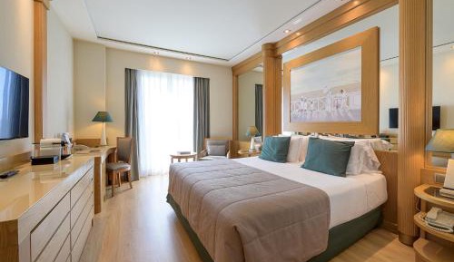 Classic Triple Room with City View