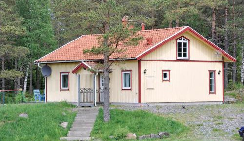 Three-Bedroom Holiday Home 