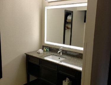 King Room (Complimentary Happy Hour M-Sa)