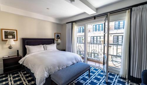 Deluxe Queen Room