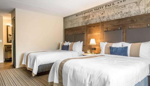 Queen Room with Two Queen Beds - Non-Smoking