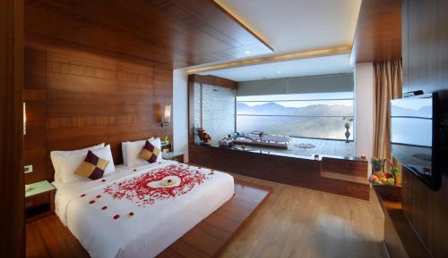 Honeymoon Suite with Jaccuzi