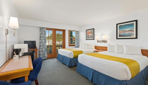 Two Queen Water View Room (Pet-Friendly)