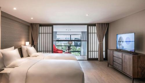 Deluxe Suite with Two Single Beds