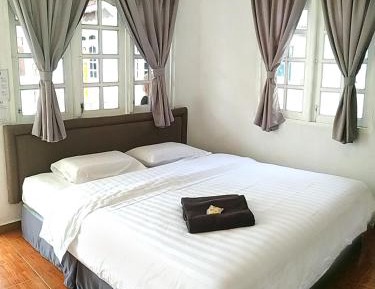Standard Queen Room