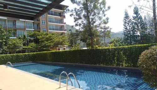 Apartment with Mountain View