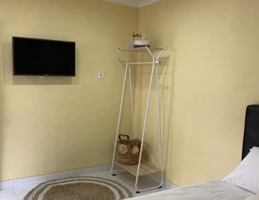 Family Room with Garden View