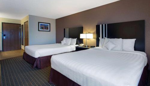 Queen Room with Two Queen Beds - Non-Smoking