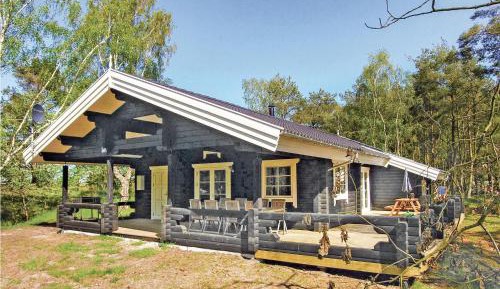 Three-Bedroom Holiday Home 