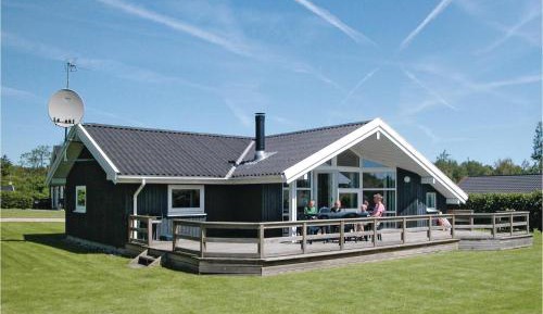 Three-Bedroom Holiday Home 