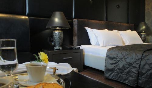 Family Room (2 Adults + 2 Children)