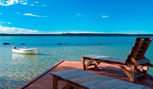 Luxury One-Bedroom House with Lake View