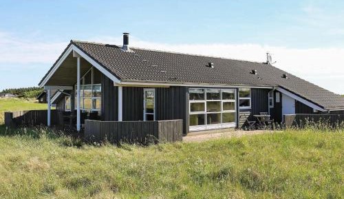 Three-Bedroom Holiday Home 