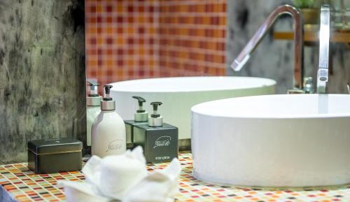 Double Room with Sea or Pool View - Ground Floor