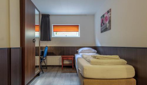 Single Room with Shared Shower and Toilet