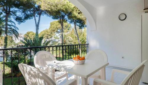 Apartment with Garden View