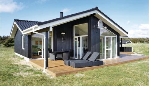 Three-Bedroom Holiday Home 