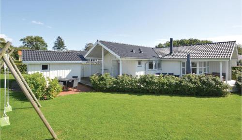 Three-Bedroom Holiday Home 