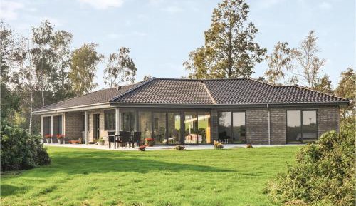 Four-Bedroom Holiday Home