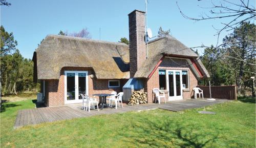 Three-Bedroom Holiday Home 