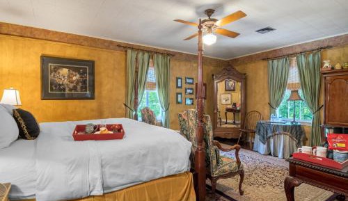 Deluxe King Suite