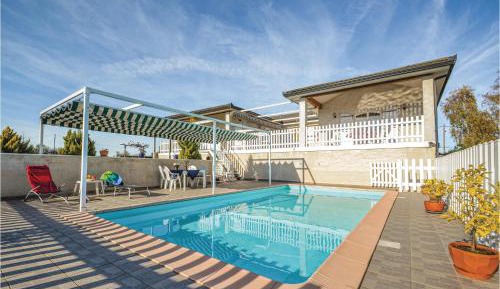 Three-Bedroom Holiday Home 