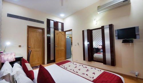 One-Bedroom Apartment with Kitchen
