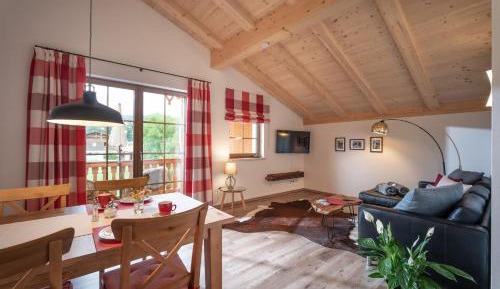 Apartment with Mountain View