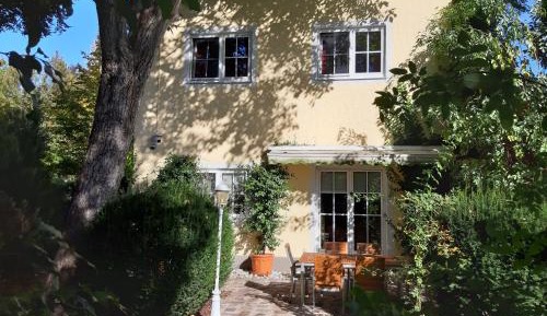 Apartment with Garden