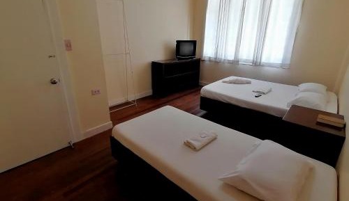 Basic Triple Room with Shared Bathroom