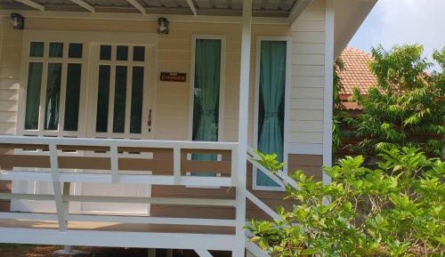Deluxe Room (2 Adults + 1 Child)