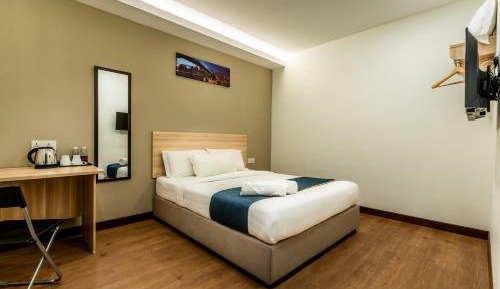 Standard Queen Room (No Window)