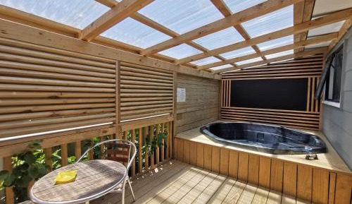 Queen Room with Mineral Hot Pool Unit 4