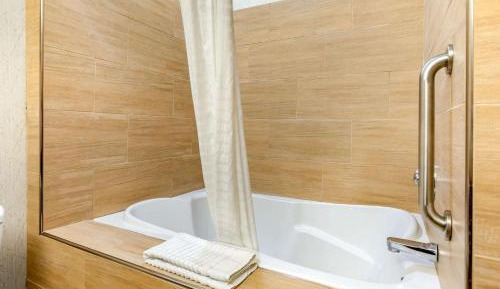 King Room with Spa Bath