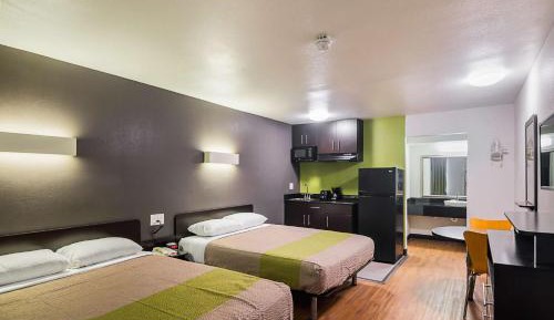 Deluxe Queen Room with Two Queen Beds - Non-Smoking