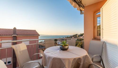Two-Bedroom Apartment with Balcony and Sea View