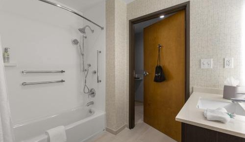 Standard King Room with Accessible Tub - Mobility Access