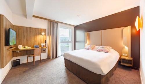 Quadruple Room with One Double Bed and One Sofa Bed