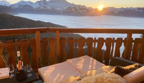 Apartment with Mountain View