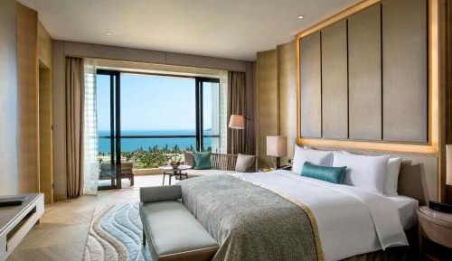 Family Premium Ocean Front Two Bedroom Suite with Club Access