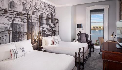 Queen Room with Two Queen Beds - Riverview