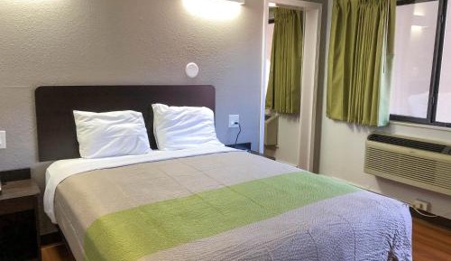 Deluxe Queen Room with Two Queen Beds - Smoking