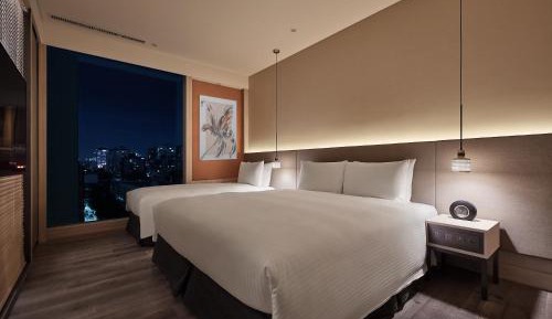 Premier Triple Room with City View