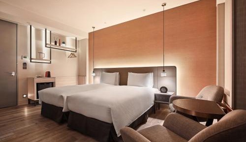 Premier Twin Room with City View