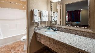 King Room with Roll-in Shower - Disability Access/Non-Smoking
