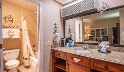 Standard Room with One Queen Bed and Patio