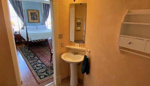 Bredby- King Room 403