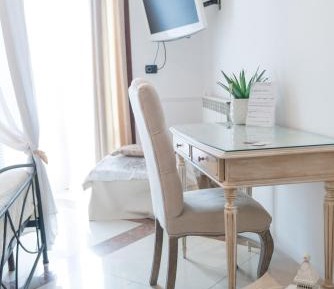 Deluxe Room with Shared Bathroom