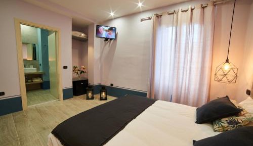 Deluxe Double Room (2 Adults + 1 Child)